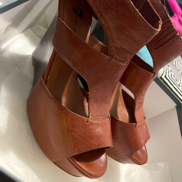 7 for all mankind leather wedge shoes, great leather and in amazing condition. - Picture 4 of 10
